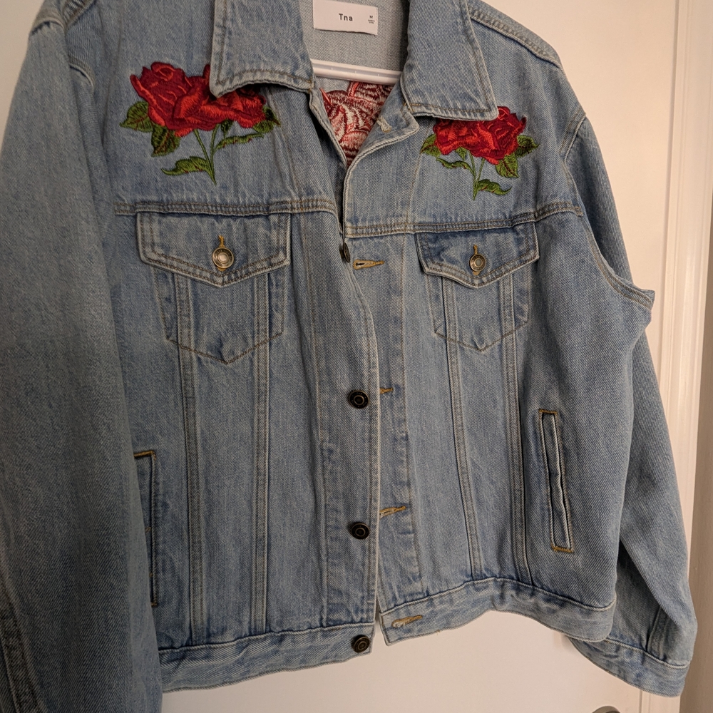ARITZIA TNA Embroidered Rose Denim Jean Jacket, WOMENS Medium - Picture 3 of 16